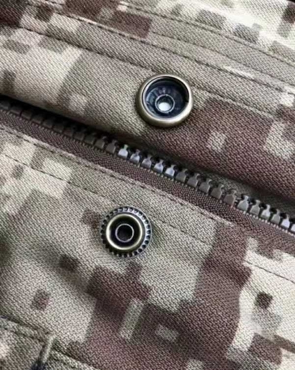 二手迷彩服,尺码齐全,保证正品。