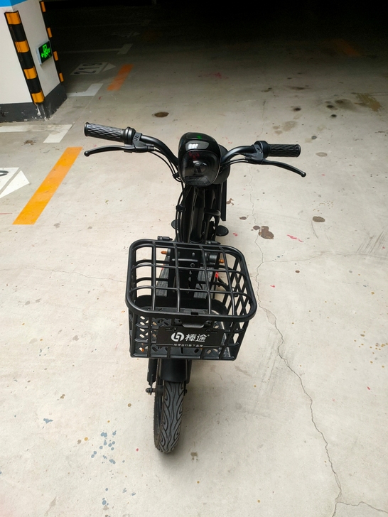 哈啰电动车8月生产的，没怎么骑，app控制...