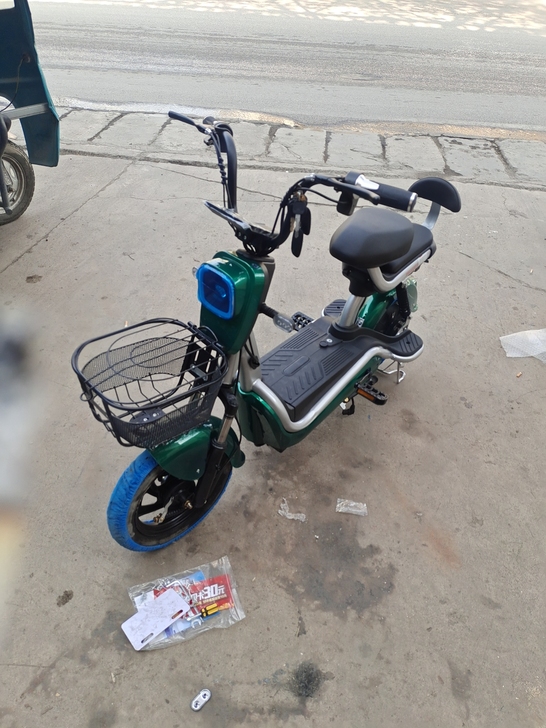 品牌型号 知影  48V    锂电池刚买...