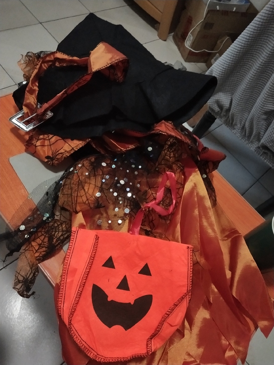 万圣节儿童衣服一套，送帽子，腰带，和南瓜包包