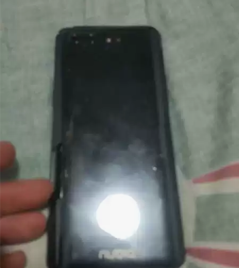 努比亚x 8+128 前屏有裂有几处老化黄...