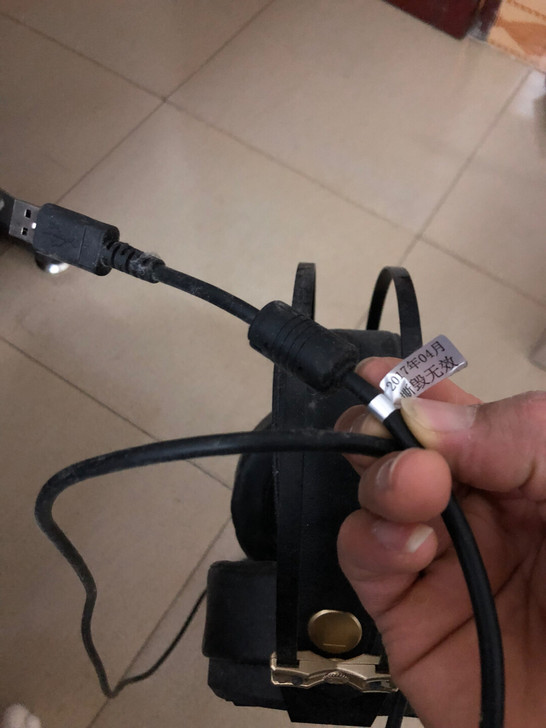耳机，吃鸡耳机，当时买的时候三百多，只能插...