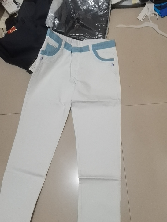 白色休闲裤。燕凤牌。买一赠一！
