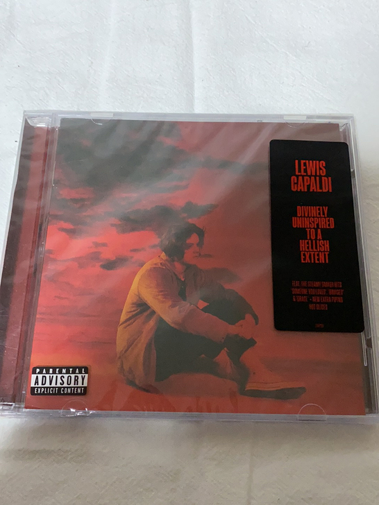 Lewis Capaldi divinel...