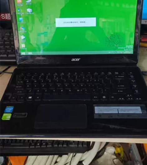 宏基笔记本，14寸功能一切正常使用，电池全...