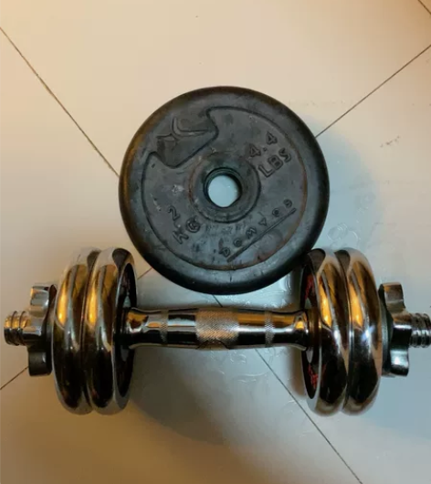 组合式哑铃一只 总重8KG， 1KG4片，...