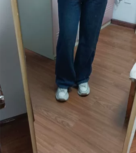 高品质高腰一字口袋直筒牛仔裤，也是这两年流...