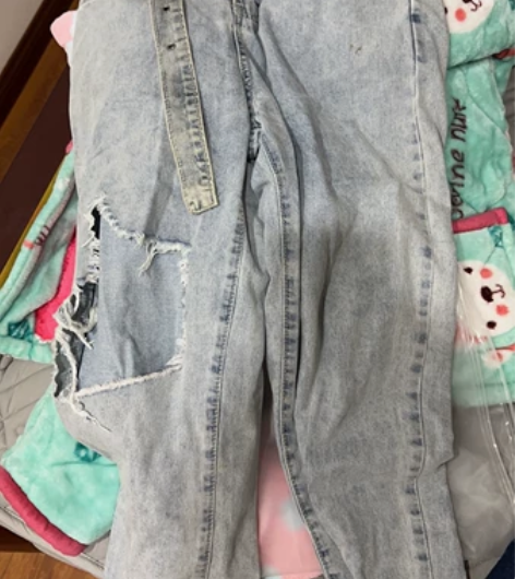 牛仔裤 显瘦破洞 感兴趣的话点“我想要”和...