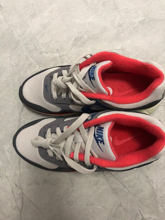 耐克气垫鞋，全新 ，36码，薄绒款，我穿有...