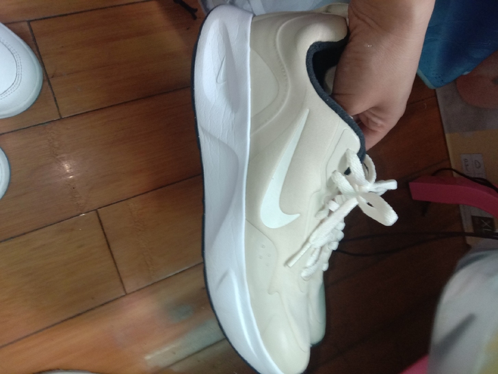 耐克保真36.5码女鞋