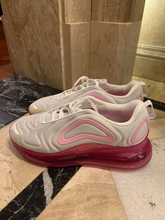 nike运动鞋，基本全新