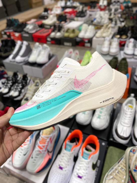 Nike ZoomX Vaporfly N...