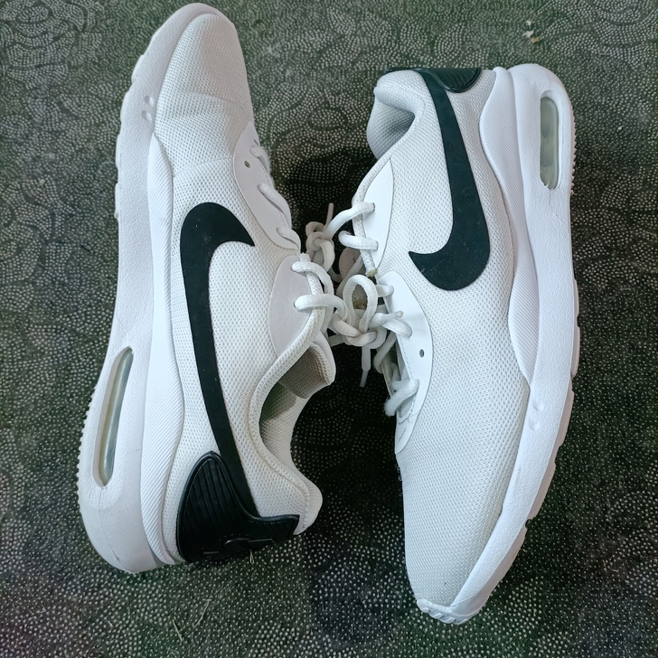 耐克42.5码运动鞋  包邮 不议价