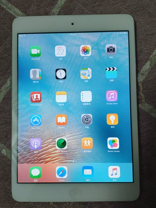 自用ipad mini 1，左上角有个和左...