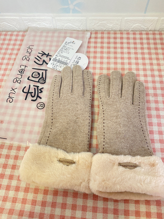 杨同学 手套就到货的时候带了一下 便宜转