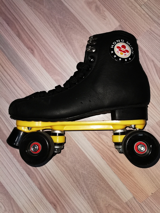 红棉旱冰鞋9成新！！！43码，牛皮材质，只...