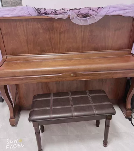 罗雅钢琴…现在换钢琴这台就闲置了。需要的话...