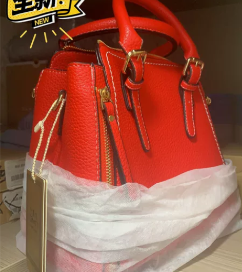 新娘包,红色斜挎手提包,全新 感兴趣的话点...