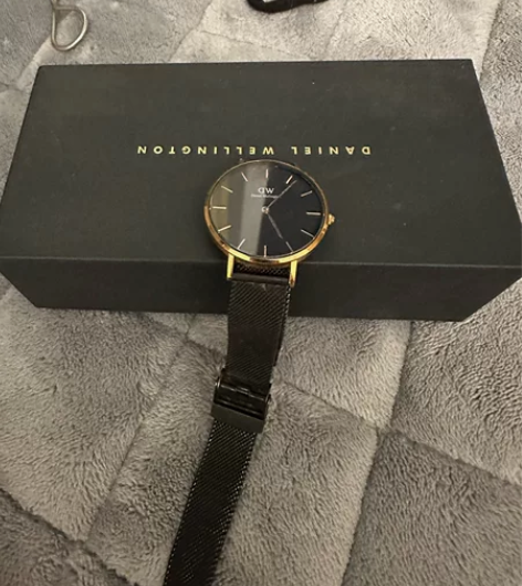 DW手表 自己带的 纯真  感兴趣的话点“...