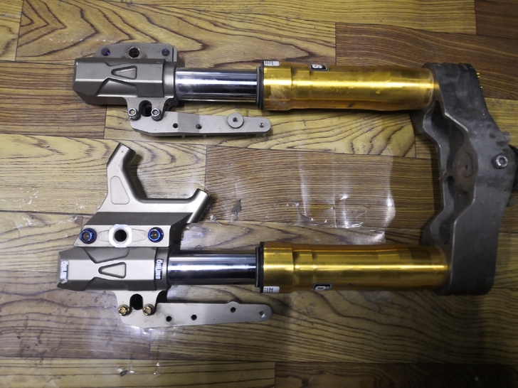 无名倒置47芯前减震，预载阻尼双可调，附带...