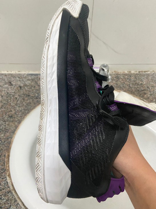 阿迪达斯篮球鞋