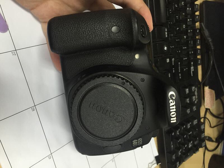 帮我大学同学出一台佳能单反 佳能60D  ...