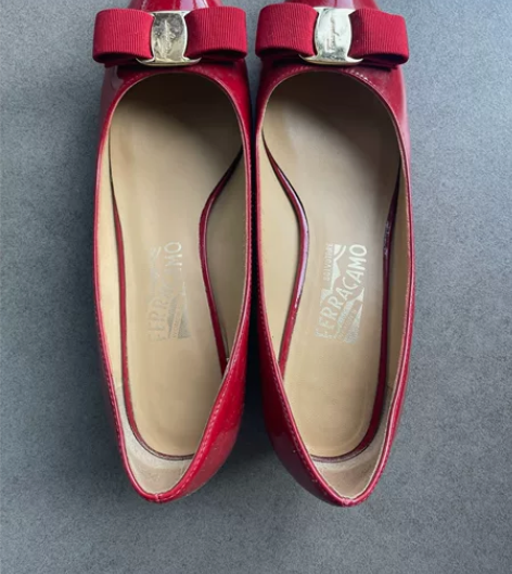 菲拉红色蝴蝶结单鞋38码 非Z，鞋底是贴的...