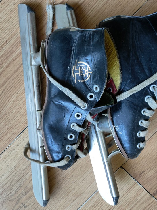 孩子玩过的滑冰鞋,37码,搬家不留,谁需要...