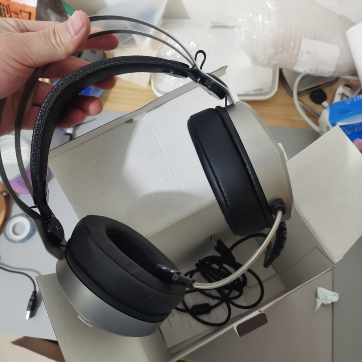 西伯利亚耳机,之前买着打游戏用的,一直没用...
