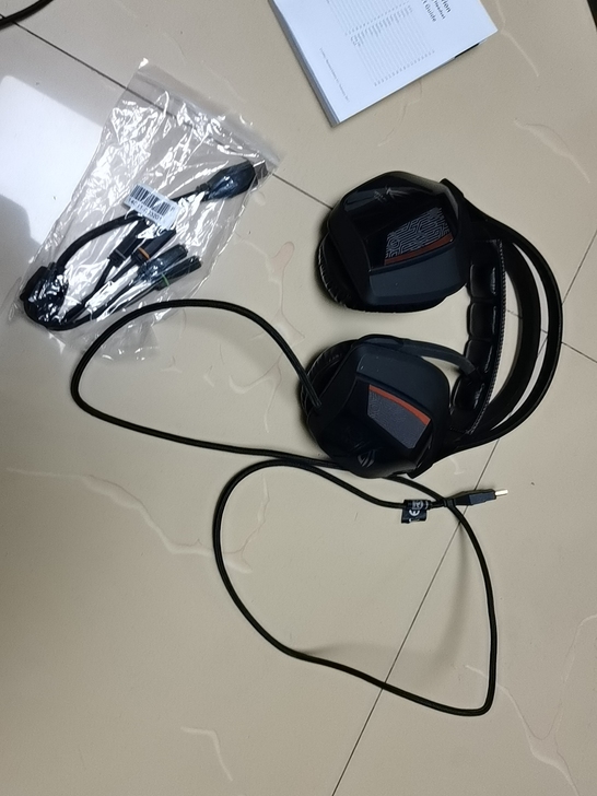 华硕百夫长物理7.1声道耳机，之前耳机线接...