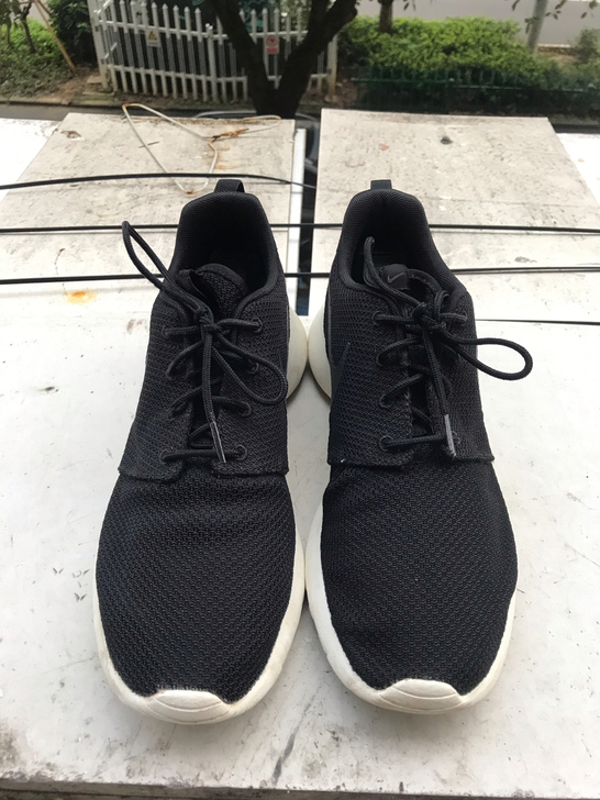 二手耐克轻便跑步鞋，42.5码，正品保证。...