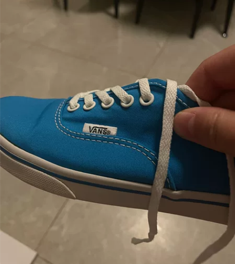 vans 蓝色帆布鞋 38码 感兴趣的话点...