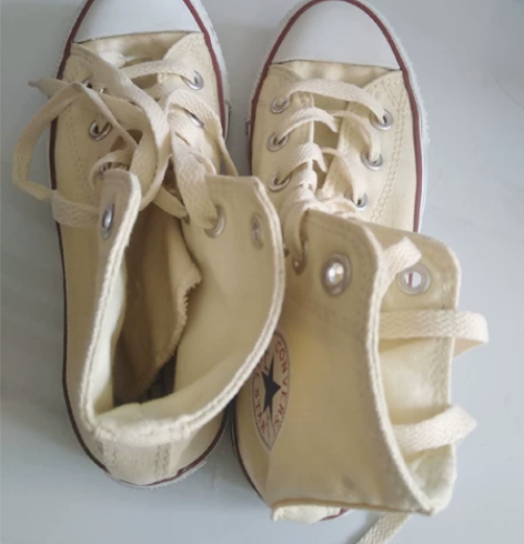 匡威帆布鞋，实体店购买，因为喜欢，当时孩子...