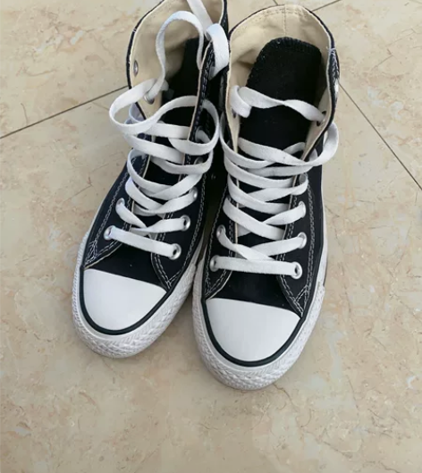 匡威平底 专柜购买 穿过一次 感兴趣的话点...