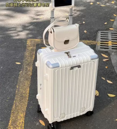 行李箱全新 28买的 自己领券买的 此链接...