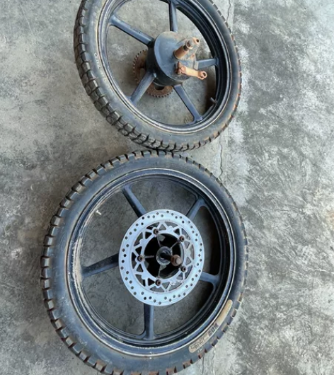 出雅马哈民用摩托车轮毂前后一个 没有任何表...
