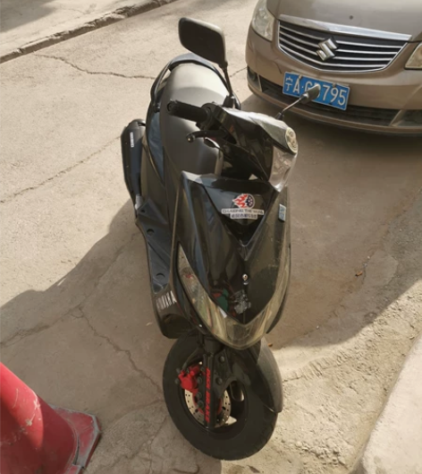 飞鹰摩托车，125排量，带户，16年车，油...