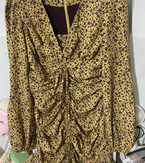 抽绳碎花连衣裙 包臀裙 感兴趣的话点“我想...