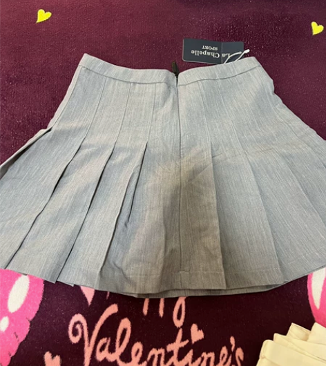 全新灰色学院风百褶裙～腰围2.2尺，有内衬...