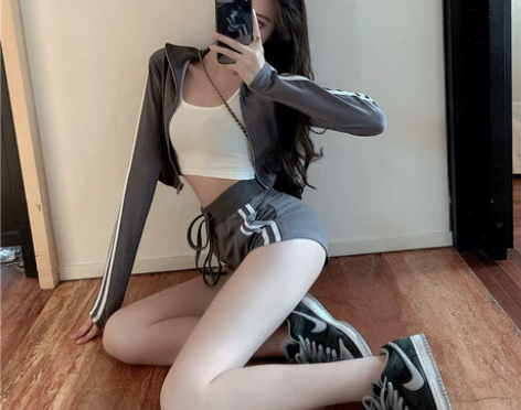 蹦迪女装辣妹套装港风性感气质女神范衣服运动...