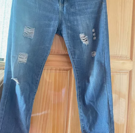 每条12元，但是不包邮哦，都买的话可以包邮...