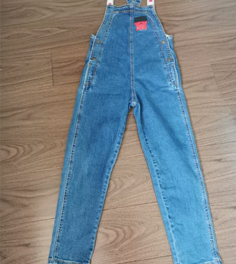 迪迪鹿背带牛仔裤，尺寸：140／55，95...