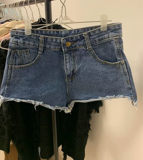 牛仔短裤，全新 腰围：75 裤长：25 超...