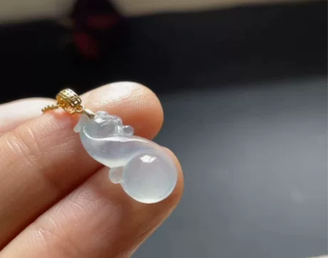 18K金镶冰种起光古龙宝宝吊坠，胖嘟嘟，超...