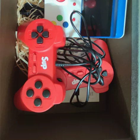 游戏机，带礼盒出，童年游戏基本都能玩，魂斗...