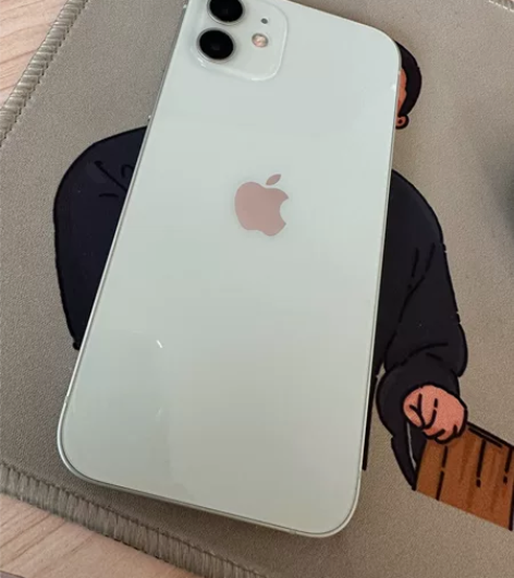 苹果12绿色，128g，女生自用，只有图7...