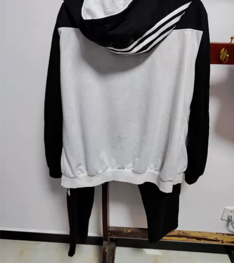 运动服两件套，中学生穿的，男士，有需要的联...