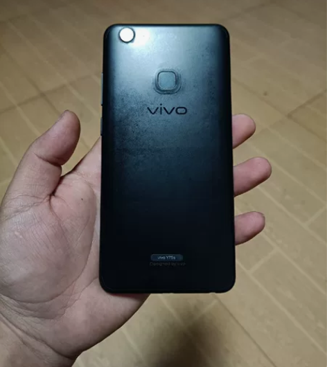vivo y75s内存4+64,原装无拆修...
