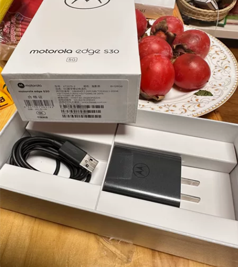 摩托罗拉s30 8+128，高通骁龙888...