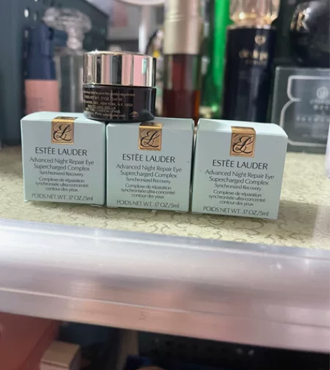 雅诗兰黛的眼霜小样。618买正装送的小样。...